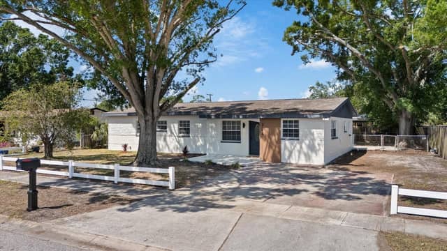 324 COUNTRY CLUB DR photo