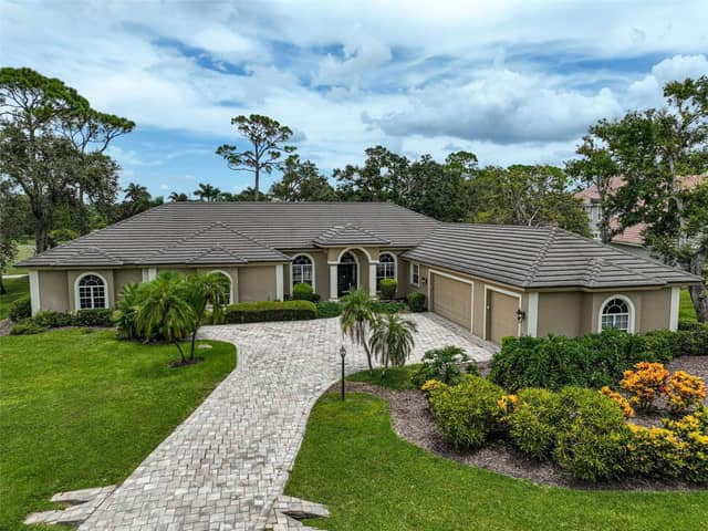 852 MACEWEN DR photo