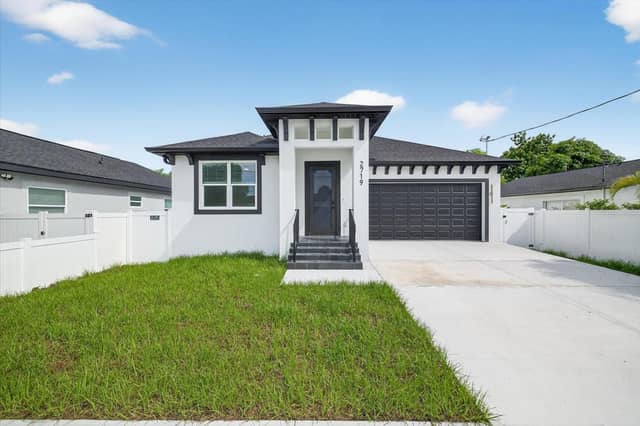 2719 W SAINT JOHN ST photo