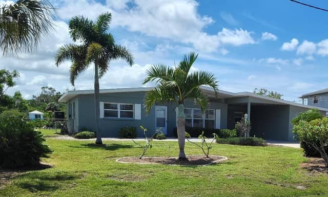 828 BLUE HERON BLVD photo