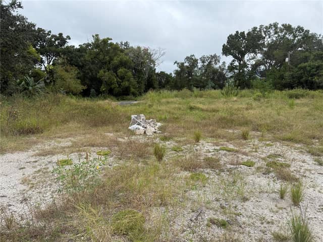145 W COUNTRY CLUB DR photo