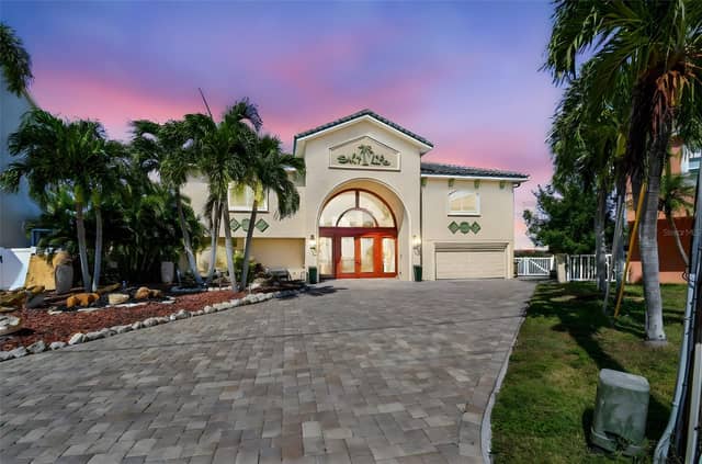 582 JOHNS PASS AVE photo