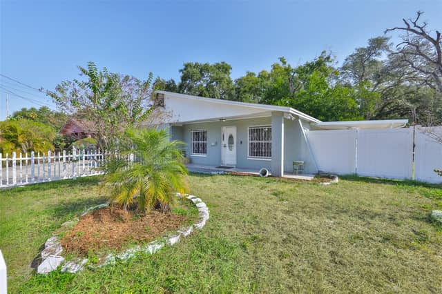 3901 N CLEARFIELD AVE photo