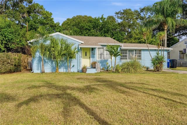 1249 ESSEX DR N photo