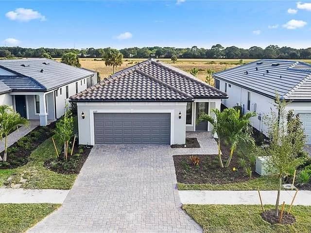 6319 CRESTED EAGLE LN photo