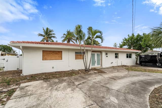 9570 SUN ISLE DR NE photo