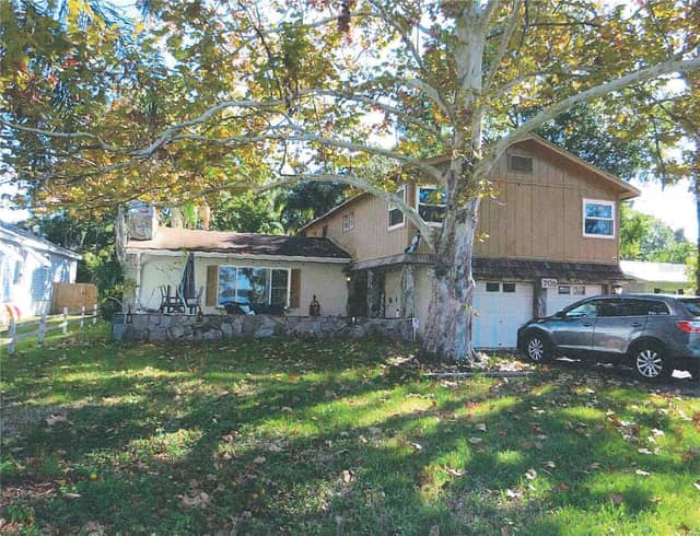 705 SHORE DR E photo