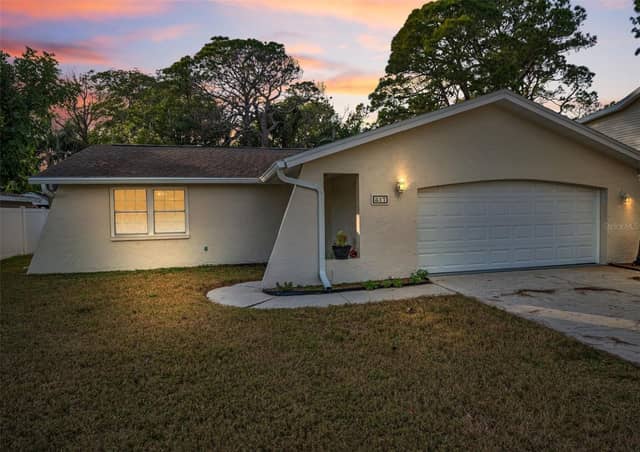 817 RIVERSIDE DR photo