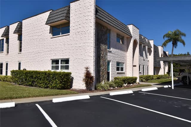121 FERNWOOD CIR #121 photo