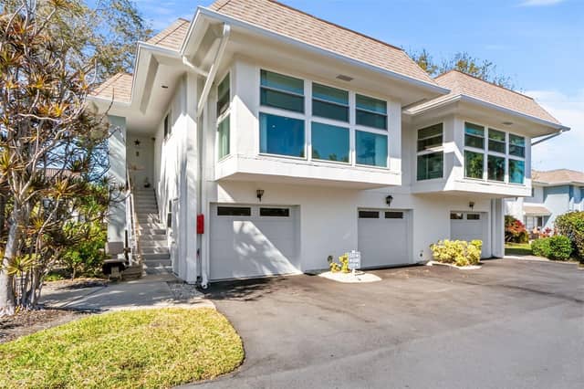 531 SUTTON PL photo