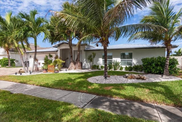 430 PALM IS SE photo