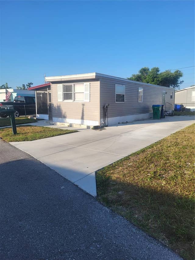 6580 SEMINOLE BLVD #424 photo