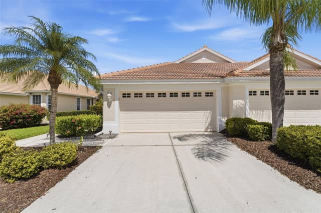 4924 WHISPERING OAKS DR photo