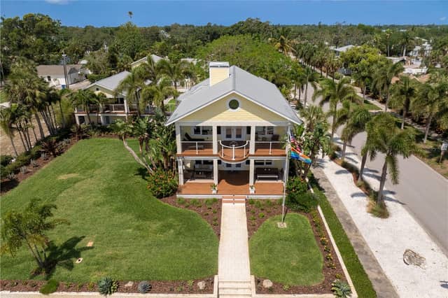 1803 BEACH DR SE photo