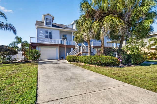 821 BLUE HERON BLVD photo