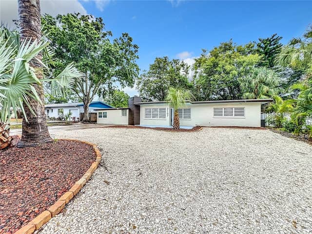 2107 PINE TER photo