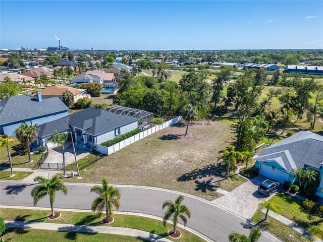 806 GREENVIEW DR photo