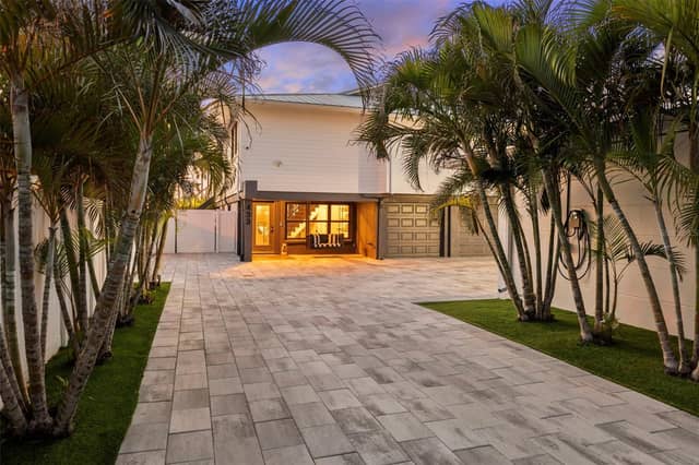 439 CAUSEWAY BLVD photo