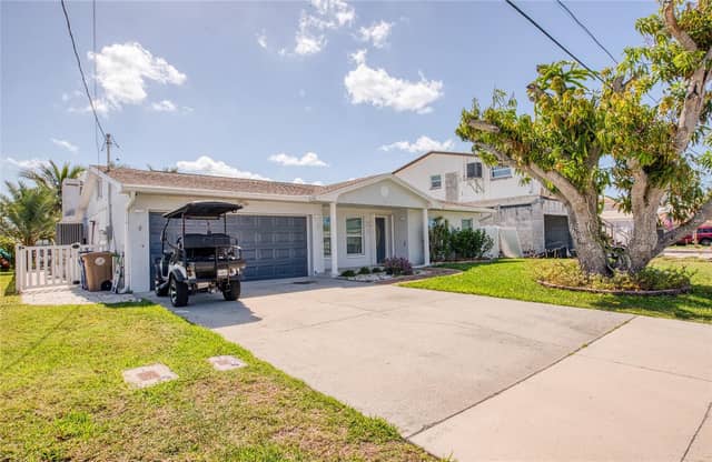 551 CRYSTAL DR photo