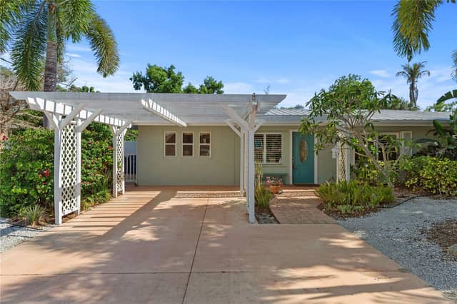 7860 HOLIDAY DR photo