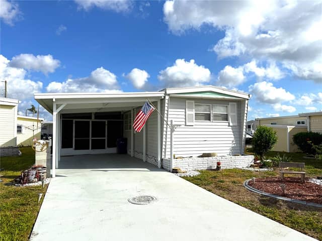 527 BLACKBURN BLVD photo