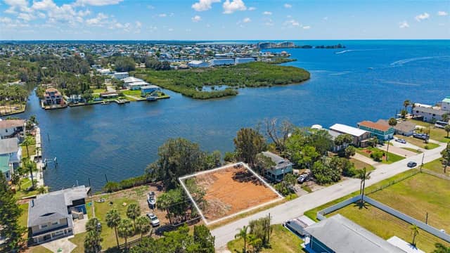 6646 SEAVIEW BLVD photo