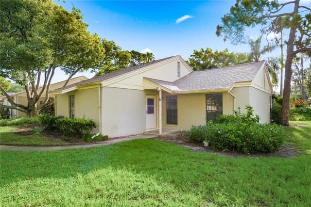 18 WINDRUSH BAY DR photo