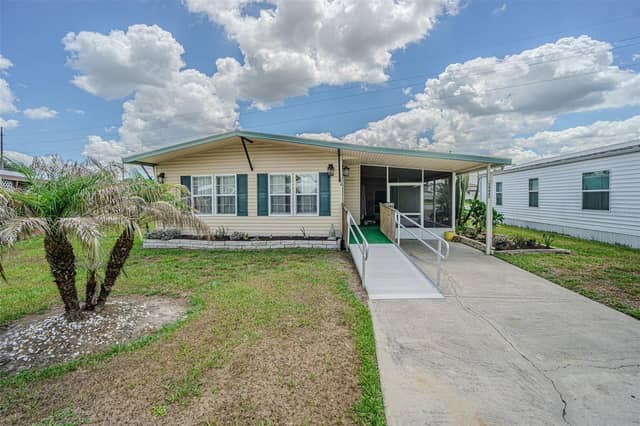 34445 COUNTRYSIDE DR photo