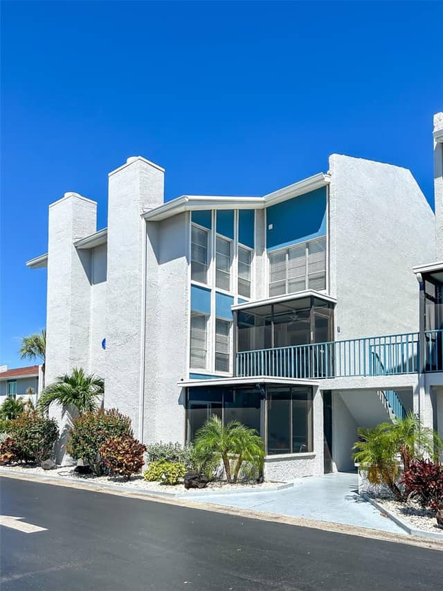 315 MEDALLION BLVD #F photo
