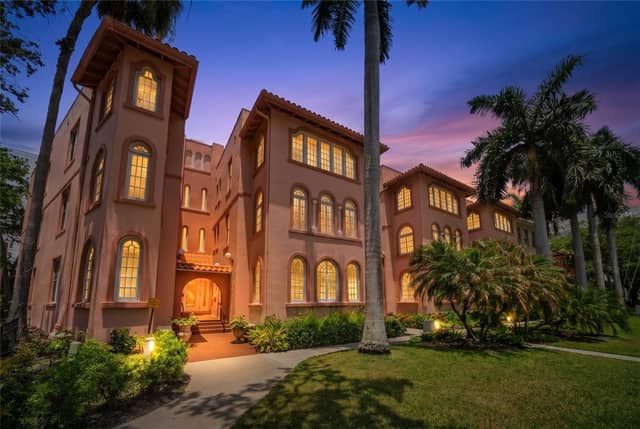 1221 N PALM AVE #202 photo