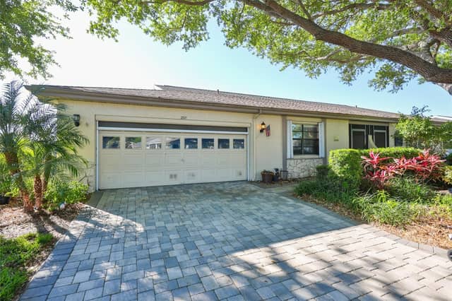 2611 LANCASTER DR #33 photo