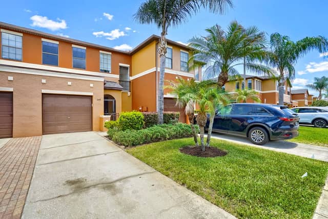 1048 TULLAMORE DR photo