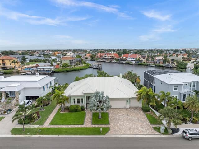 811 BIRDIE WAY photo