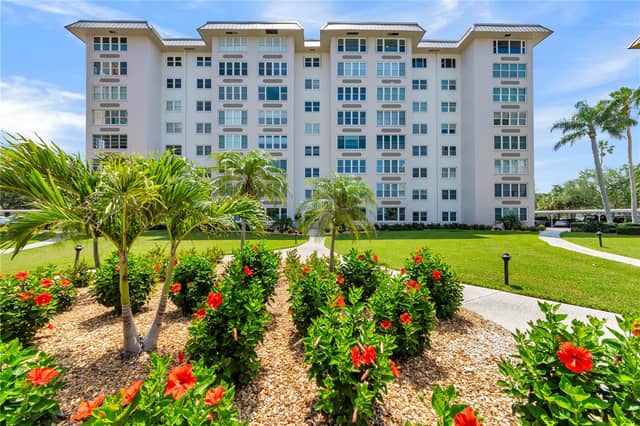 622 EDGEWATER DR #823 photo