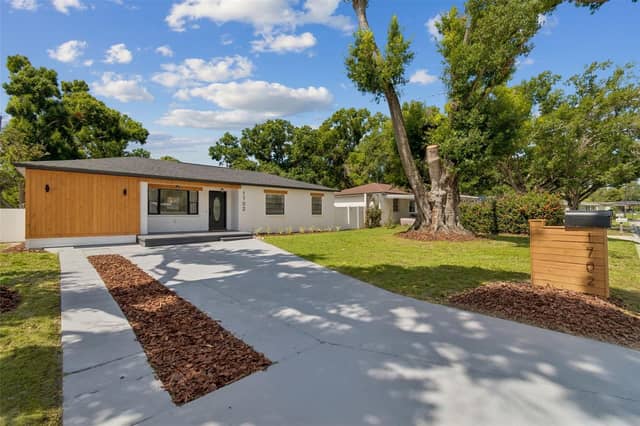 1702 W JOHNSTON AVE photo