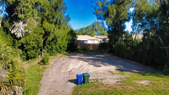 1020 LINDEN RD photo