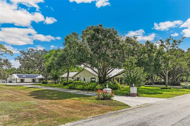 7565 CASTLE DR photo