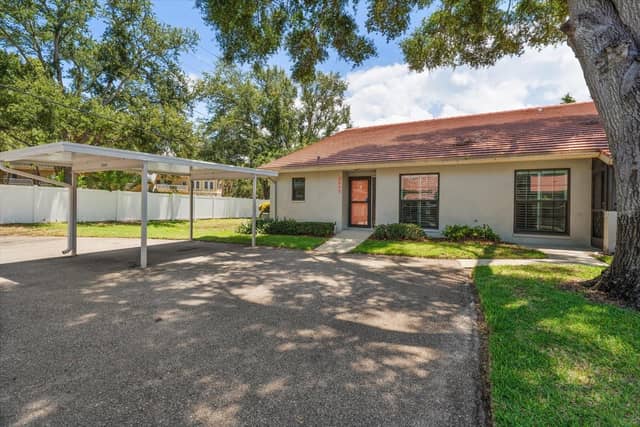 2069 LAKEVIEW DR photo