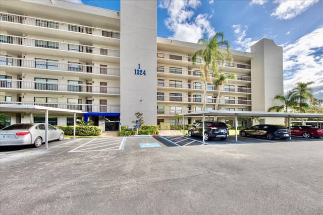 1324 PASADENA AVE S #204 photo
