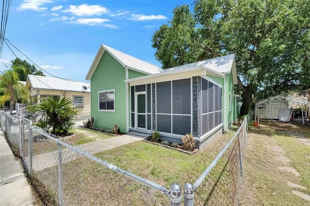 1009 E COLUMBUS DR photo