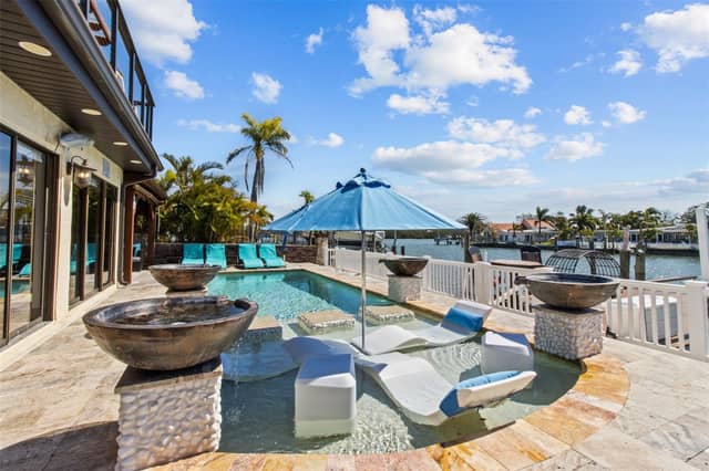 357 LA HACIENDA DR photo