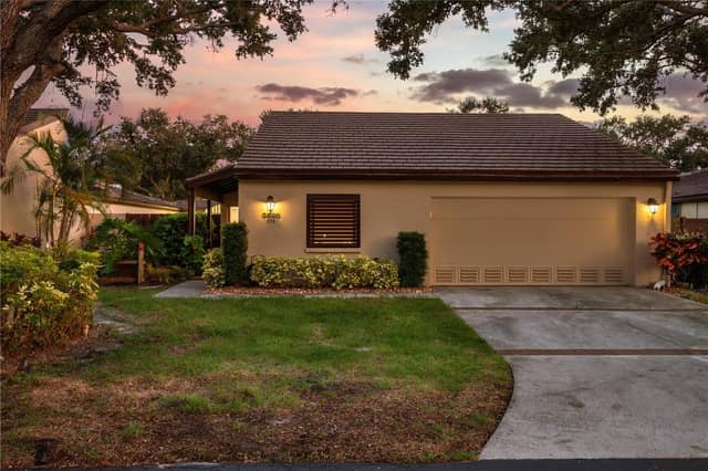 3825 GLEN OAKS MANOR DR photo