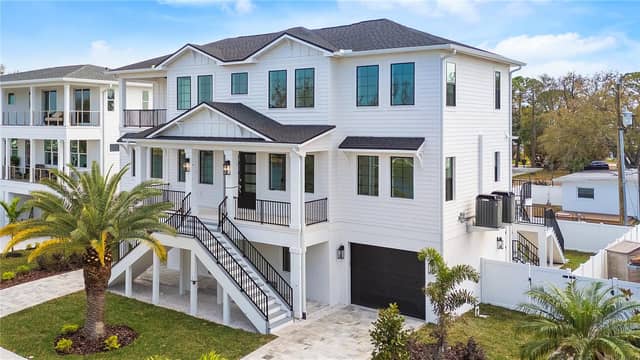 220 90TH AVE NE photo