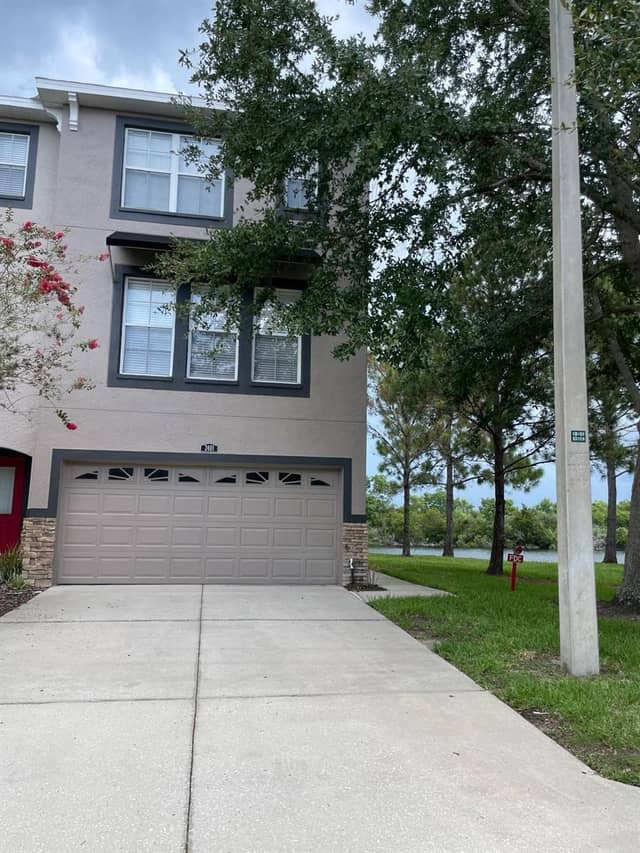 2401 LEXINGTON OAK DR photo