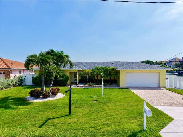 902 OAKWOOD DR photo