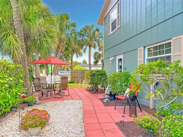 202 PEACOCK LN #A photo