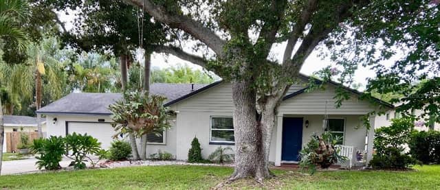 915 HARBOR HILL DR photo