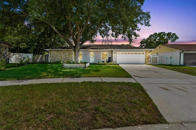 16205 SAWGRASS CIR photo