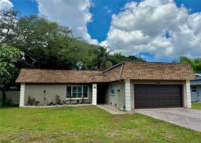 1011 WINDING OAKS DR photo