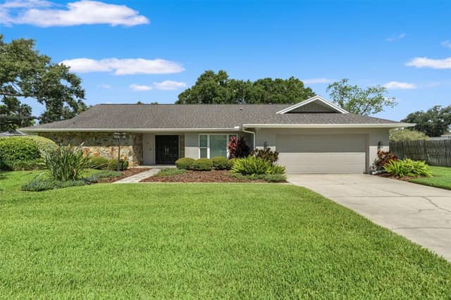 13916 MIDDLE PARK DR photo